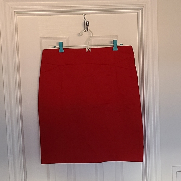 A nice red size 14 skirt. - Picture 8 of 8